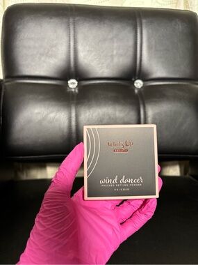 What’s Up Beauty Wind Dancer Pressed Setting Powder - Tan